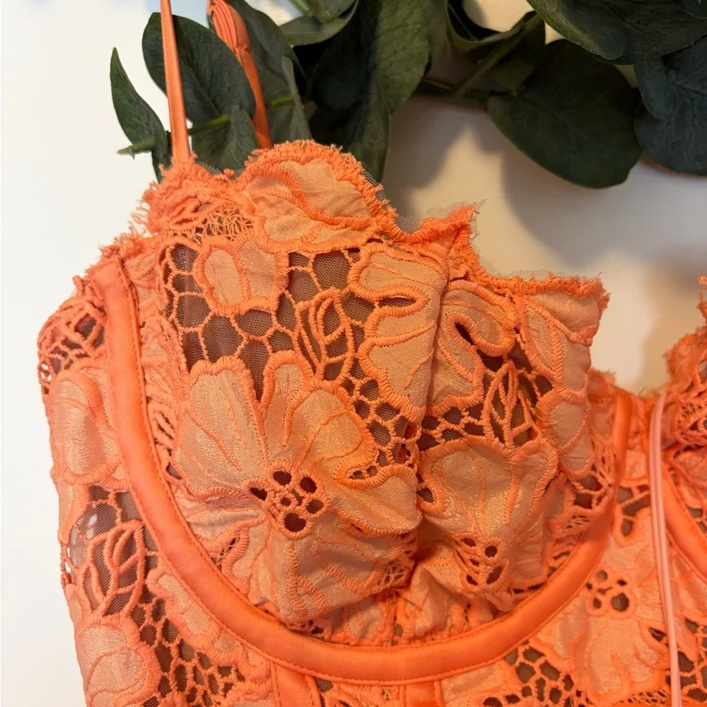 House of CB Ilayda Lace Dress in Orange NWT M Tall Fuller Bust - Picture 3 of 5